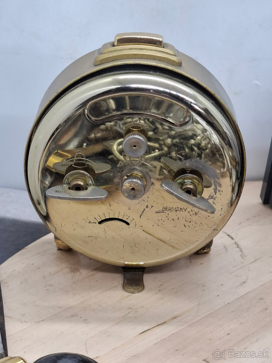 Predám funkčný budík JUNGHANS Trivox Sil. - 4