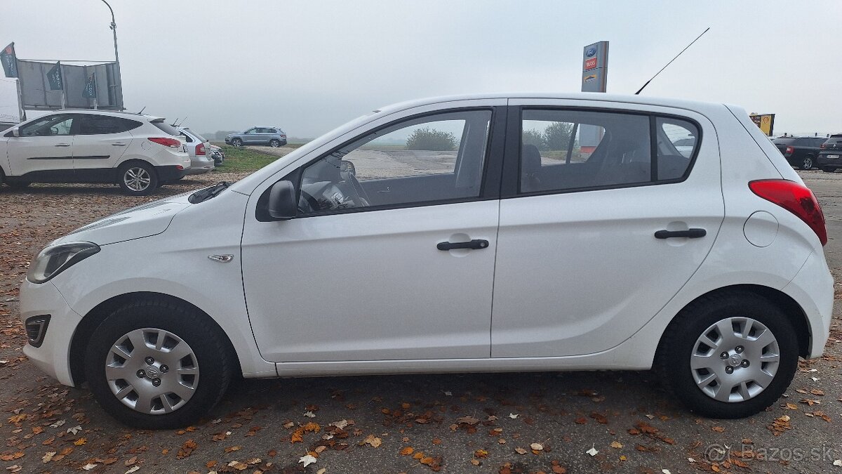HYUNDAI I20 1.2 BENZ 5DV - 4