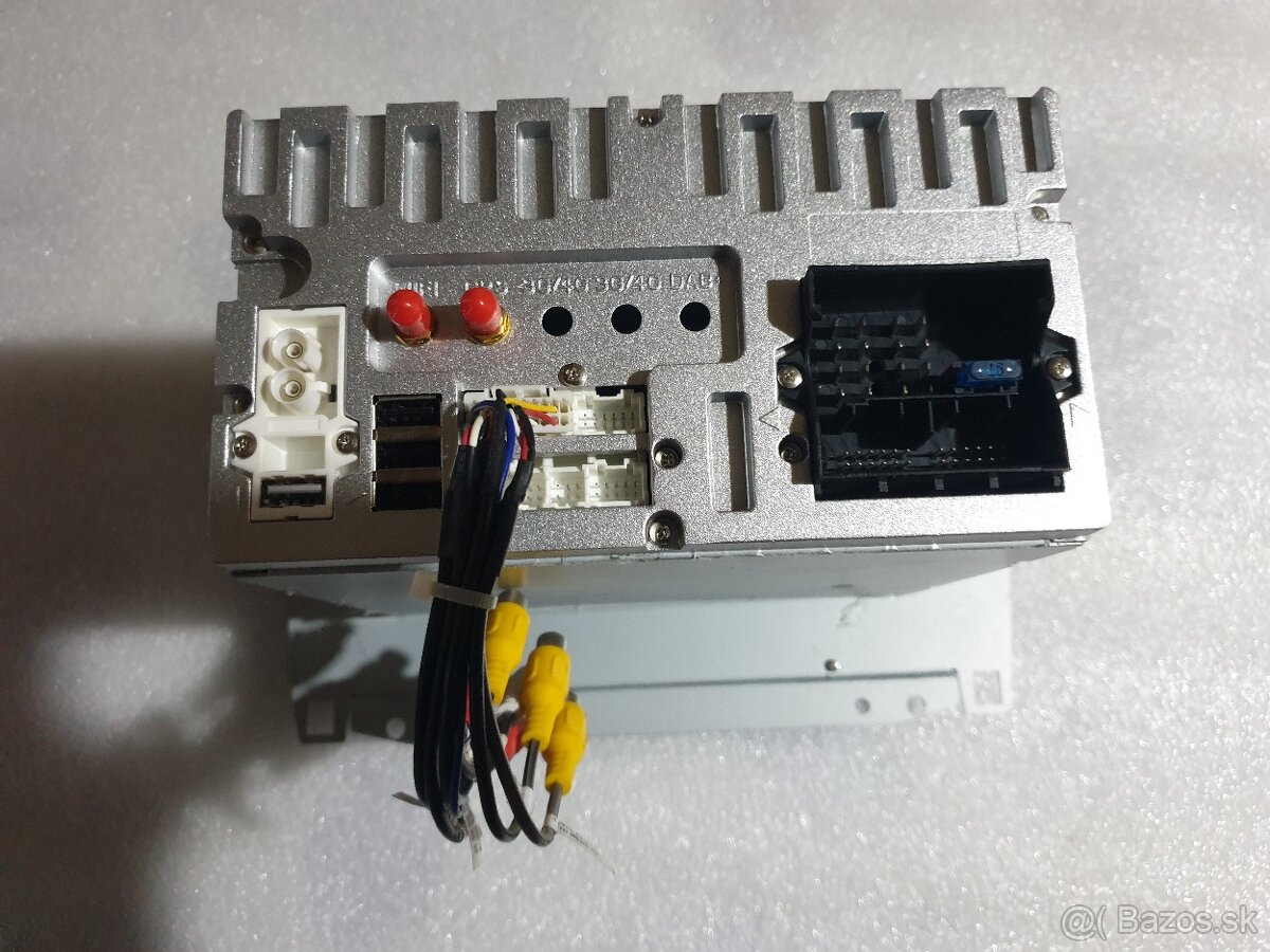 Predam autoradia na Mercedes C ,E,S - 4