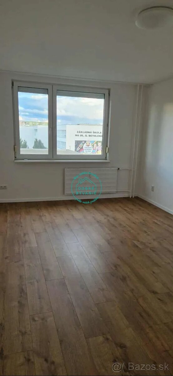 Ponúkam na prenájom zrekonštruovaný 2 izbový byt - 4