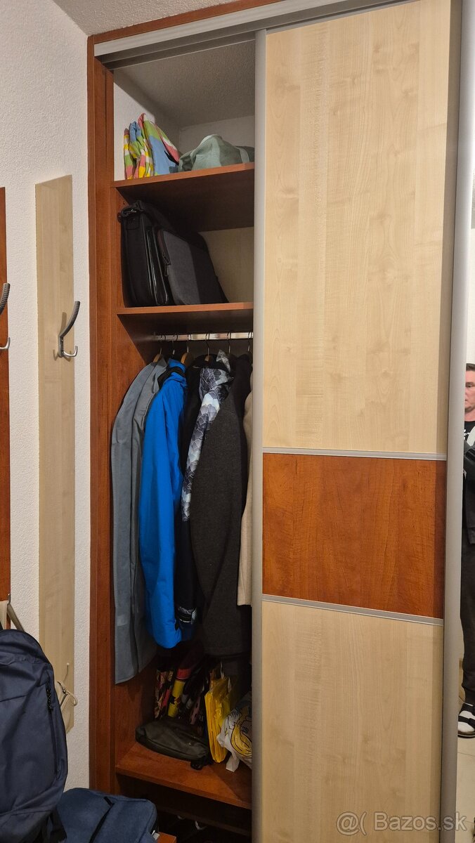 Vstvaná skriňa na mieru - 4