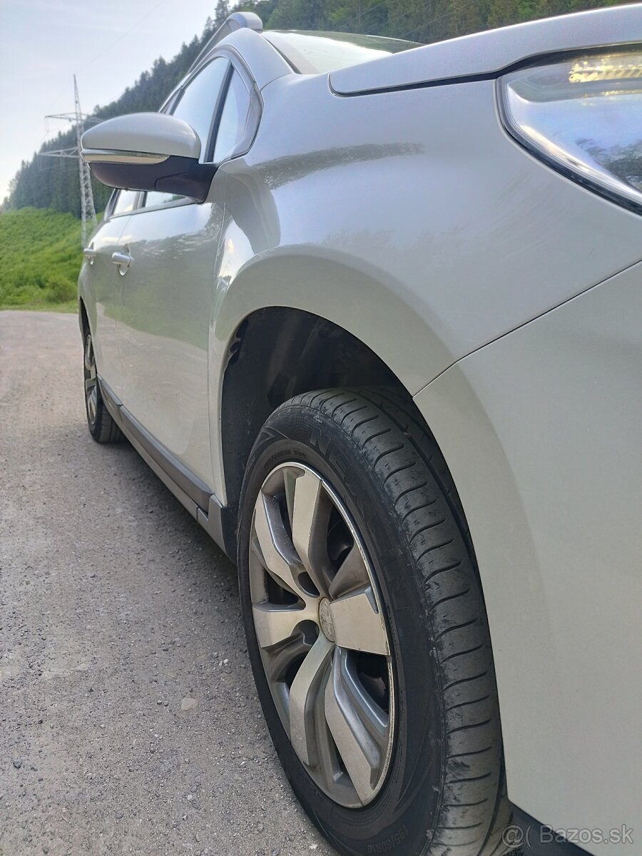 Peugeot 2008 - 4