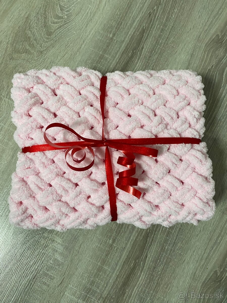 Háčkovaná baby pink (ružová) deka z jemnej evo vlny - 4