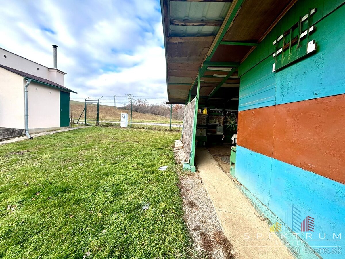 Exkluzívne na predaj  záhrada s chatkou v Bánovciach n/B - 4