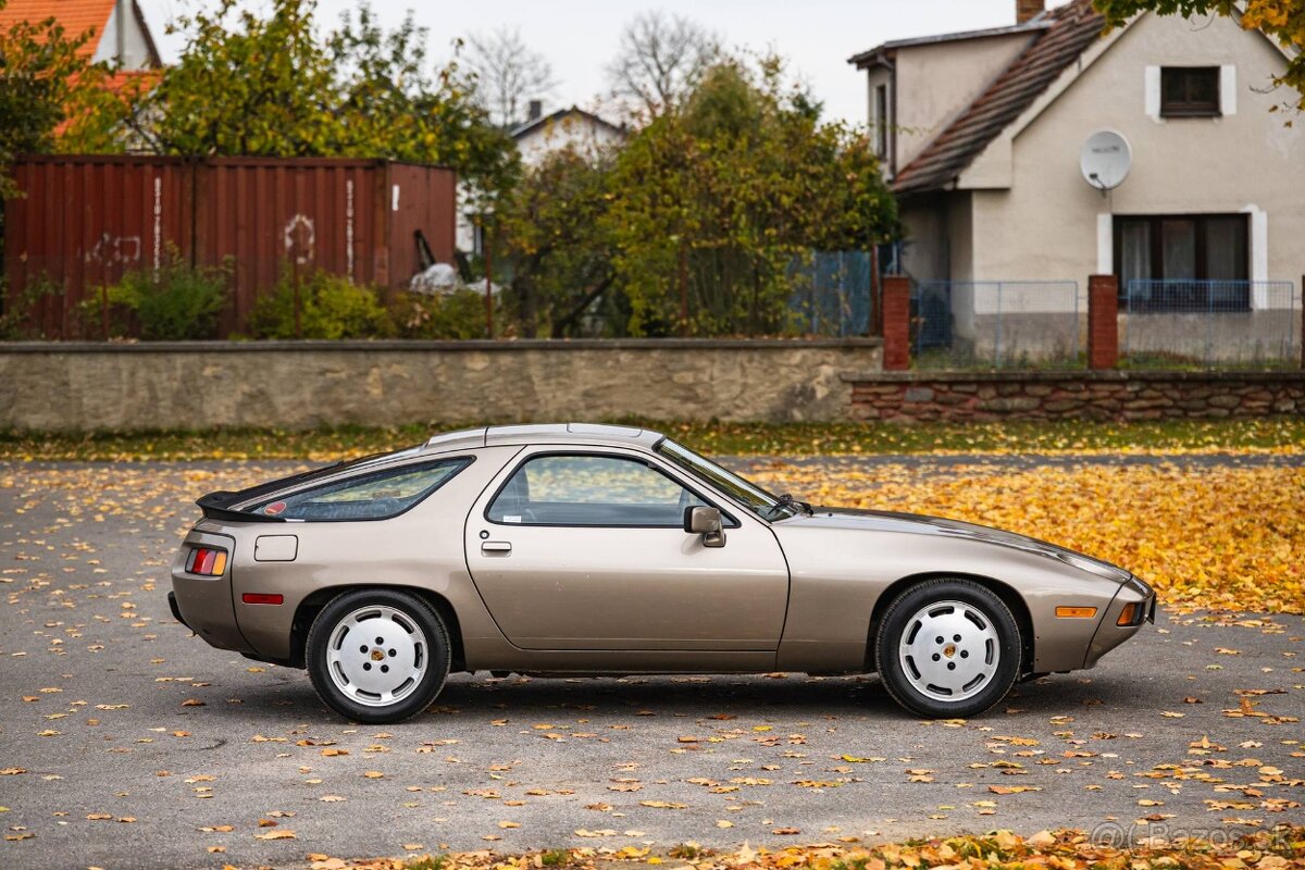 Porsche 928S z roku 1983 - 4