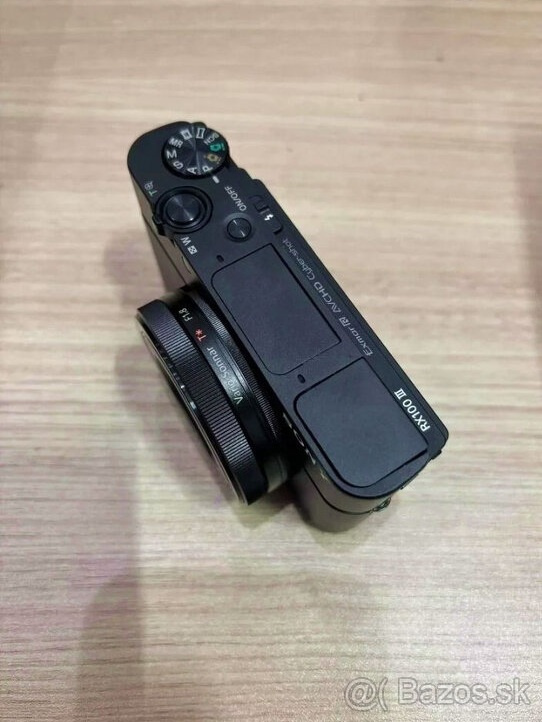 Sony Cyber-Shot DSC-RX100 Mark III - 4