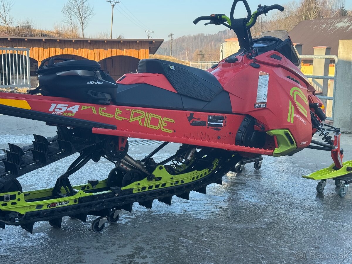 Ski-doo - 4