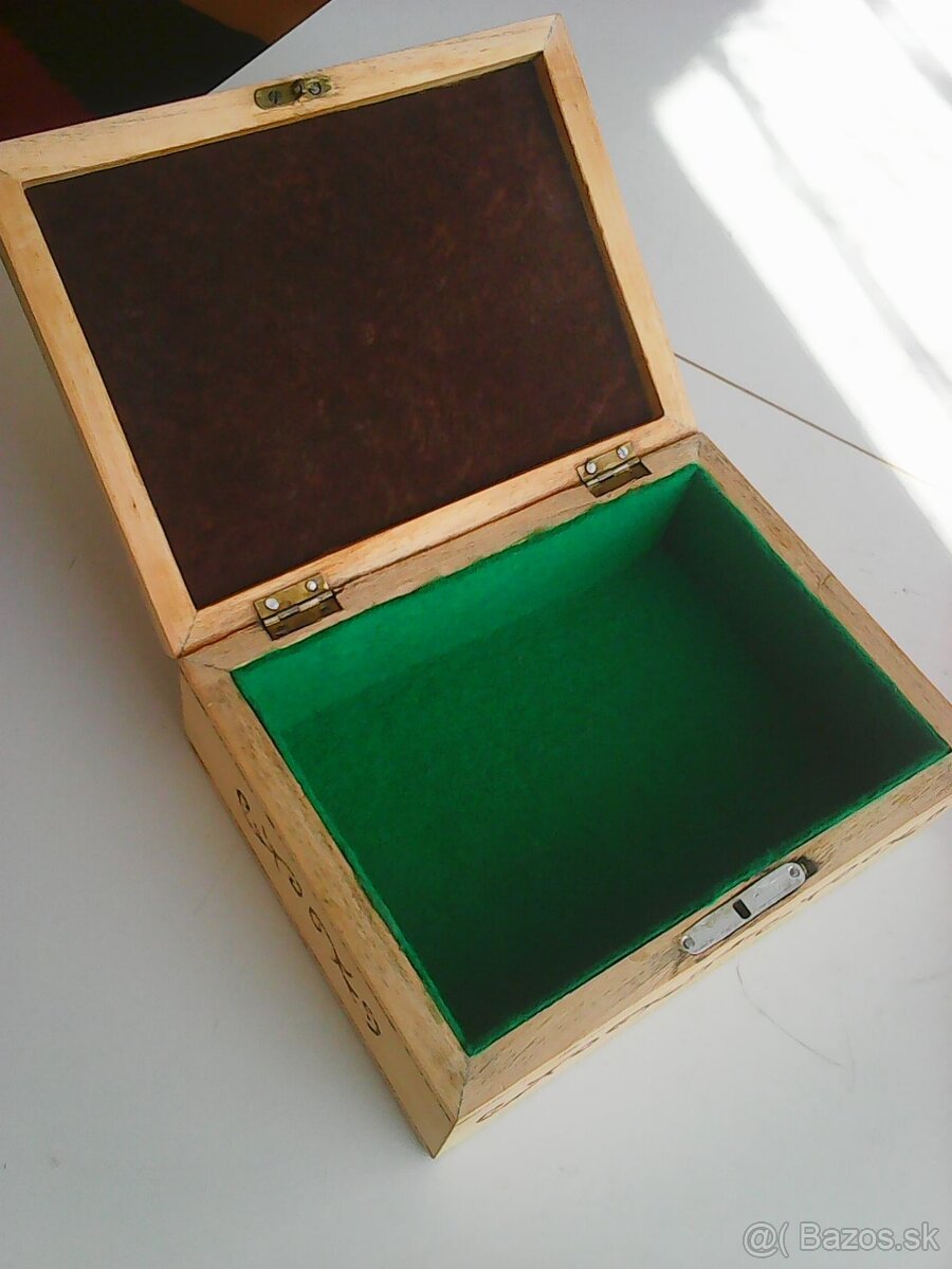 doza drevena zdobena- jelen - 4