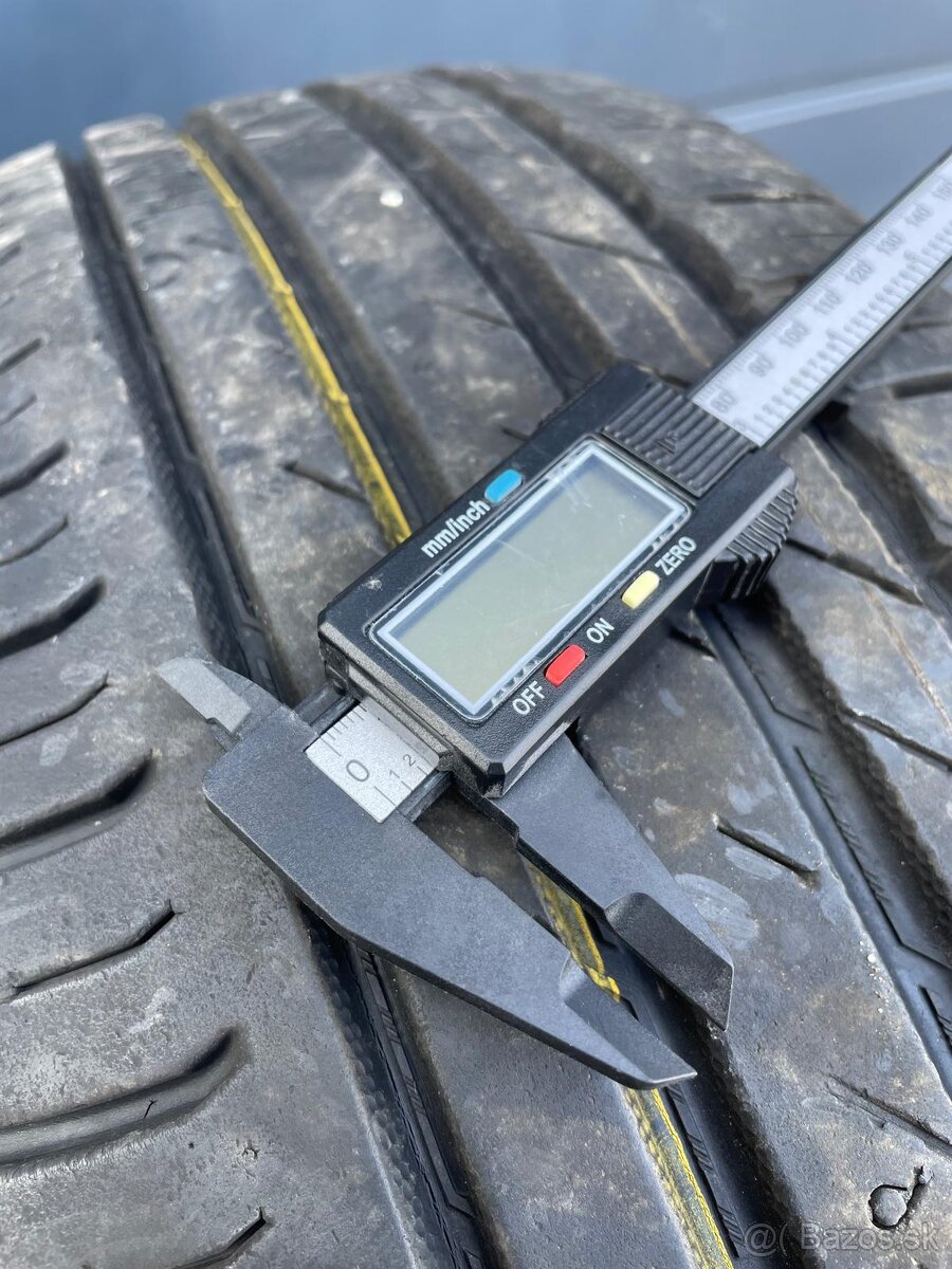 NOKIAN 245/70 R16 2ks + 1 - 4