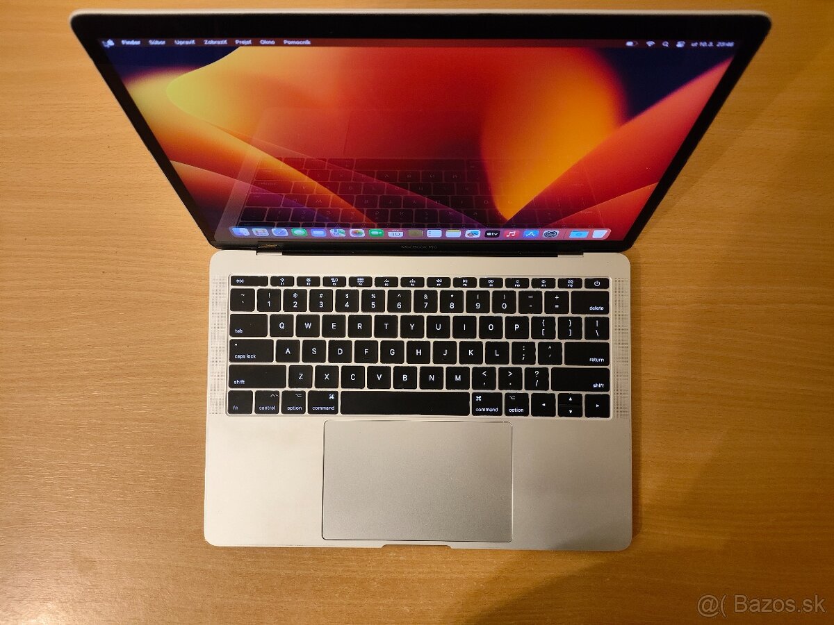 MacBook Pro 2017 | i5 • 8GB • 256GB SSD - 4