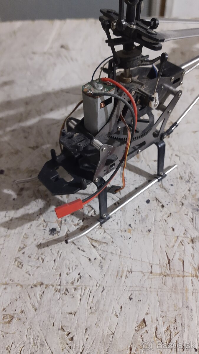 RC model vrtulníka DH - 4