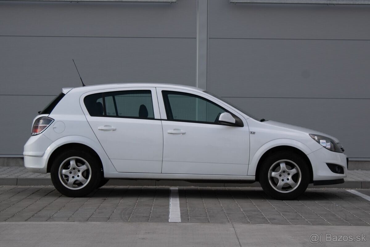 Opel Astra 1.6 ecoFLEX, 85kW, M5 - 4