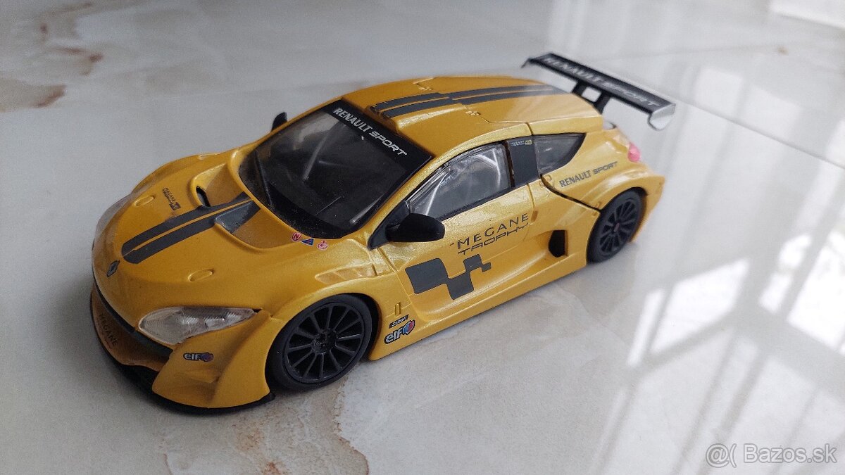 Renault Megane Troohy 1/24 - 4