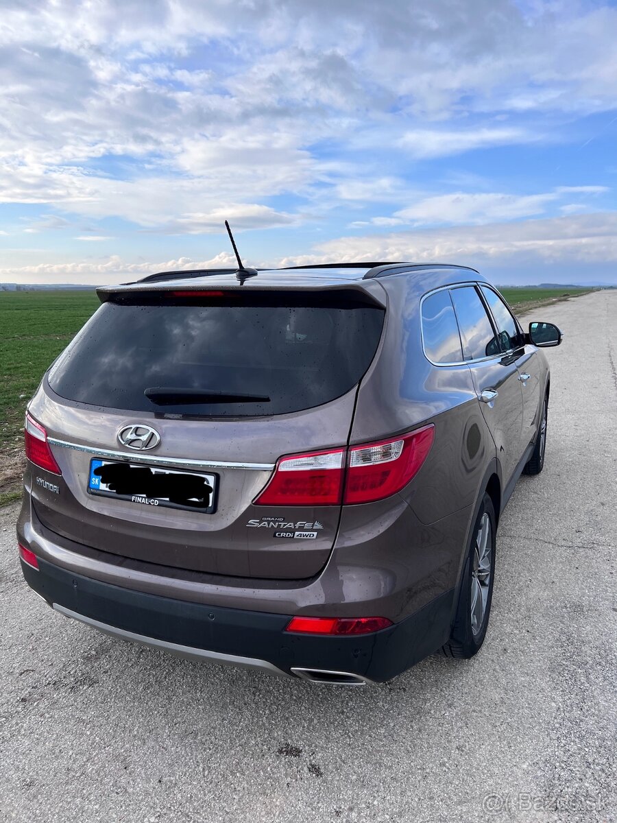 Hyundai Grand Santa Fe - 4