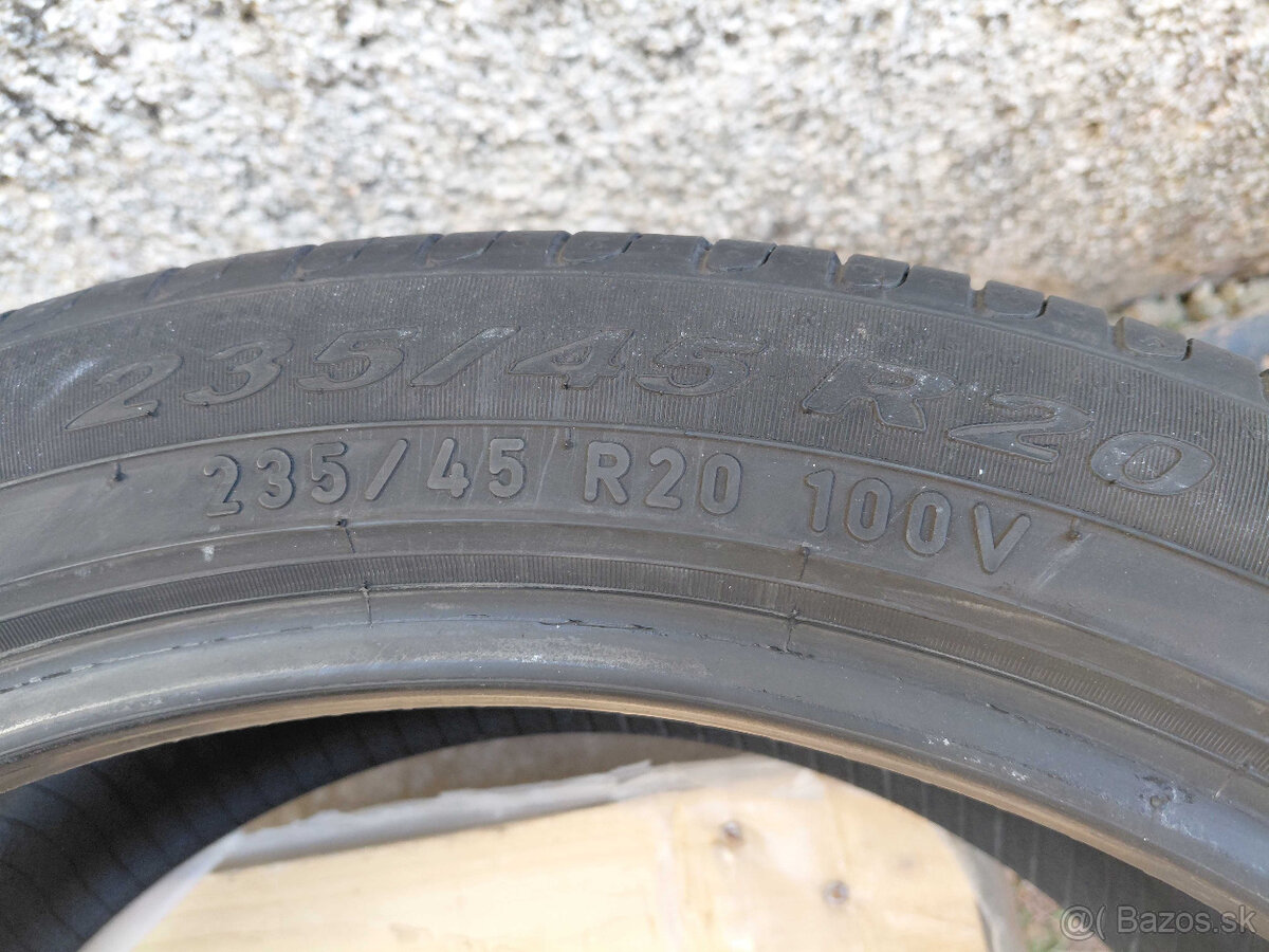 1ks Pirelli 235/45R20 - 4