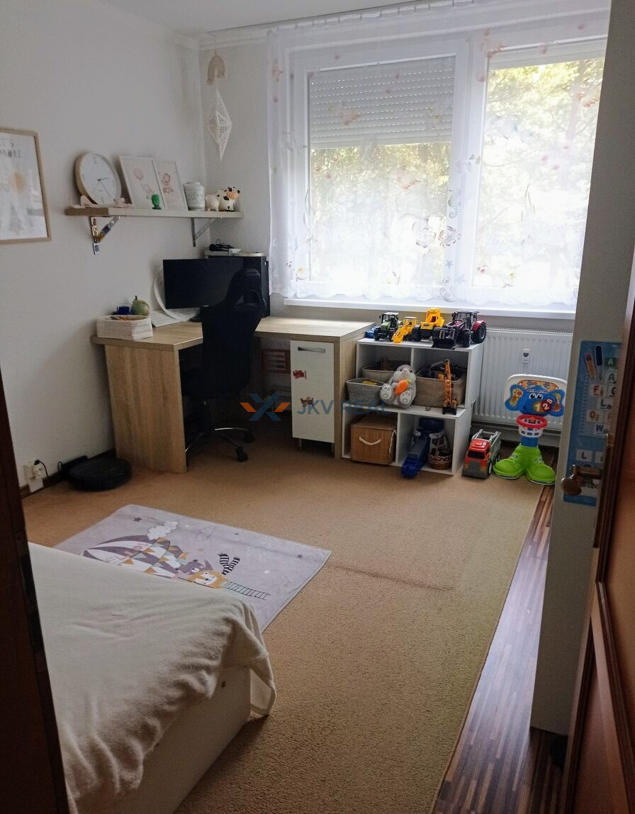 Predaj: Priestranný 3-izbový Byt s Balkónom na Vyhľadávanom - 4