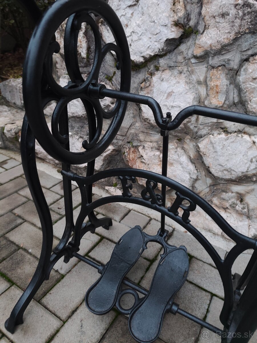150 ročná konštrukcia šijací stroj F&R - 4