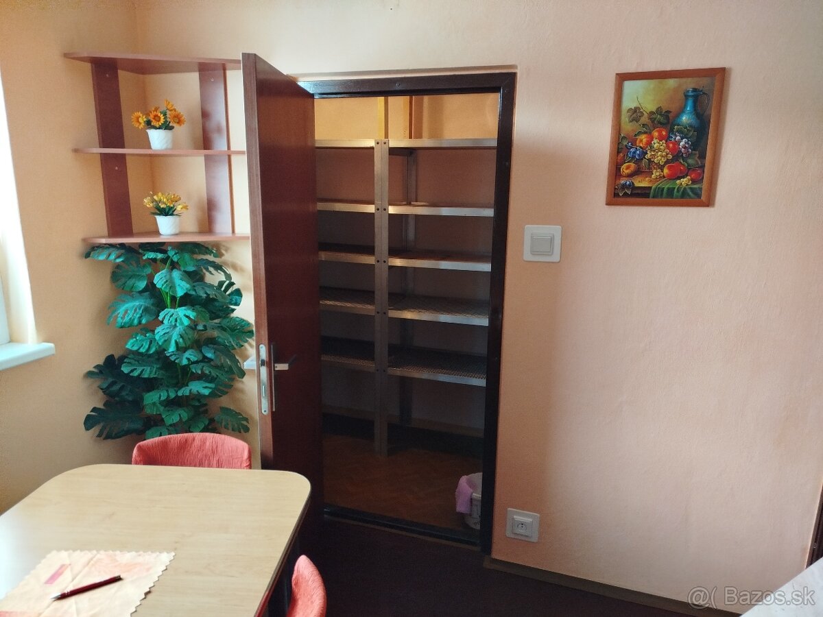 Prenajom 3 izbového bytu - 4