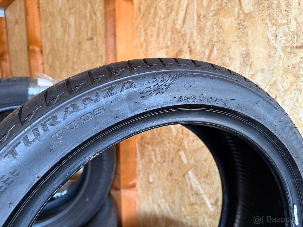Bridgestone 235/45 r19 letné - 4