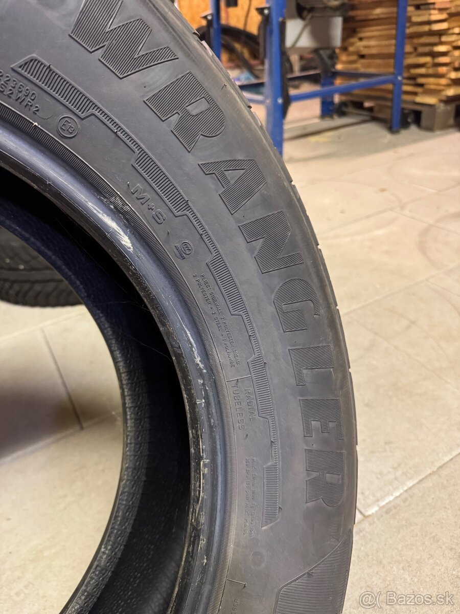 Goodyear 255/65 R18 celoročné
