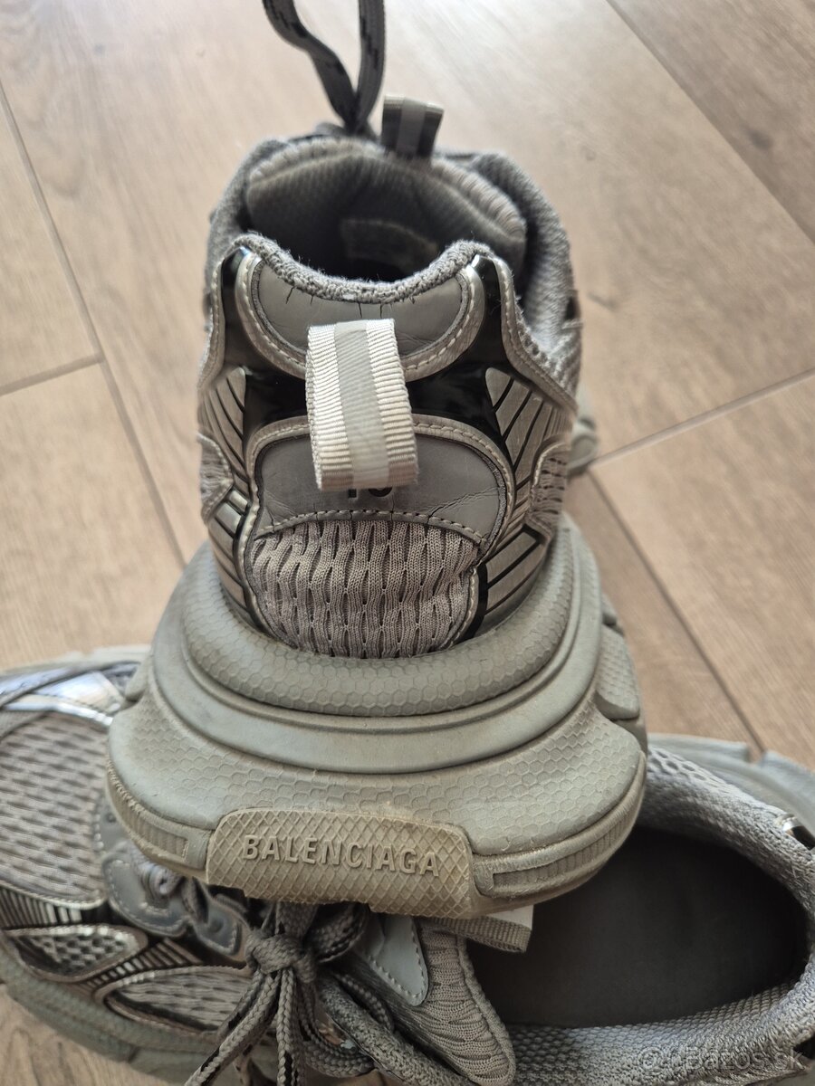 Balenciaga - 4