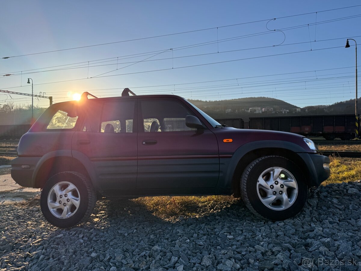 Toyota RAV4 4x4 NOVÁ STK, EK