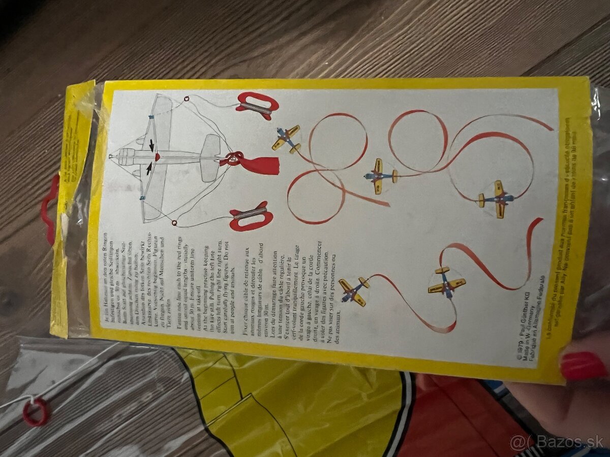 Stara vintage hracka lietadlo sarkan akrobat - 4