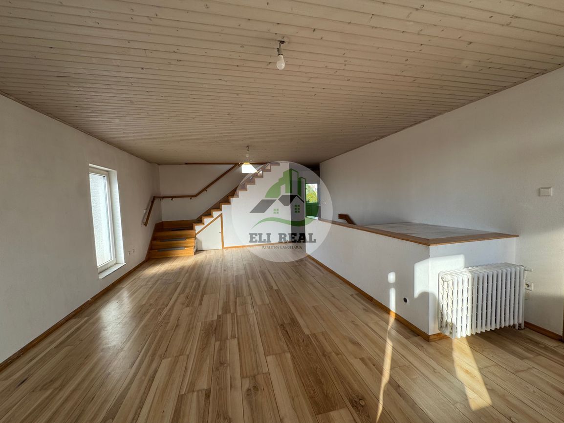 Prenájom priestranného mezonetového bytu s garážou a záhrado - 4