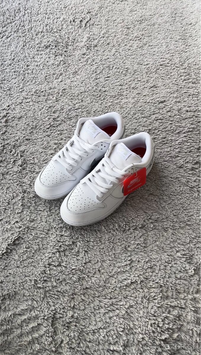 Nike SB Dunk Low Supreme 95 White Metallic Silver - 4