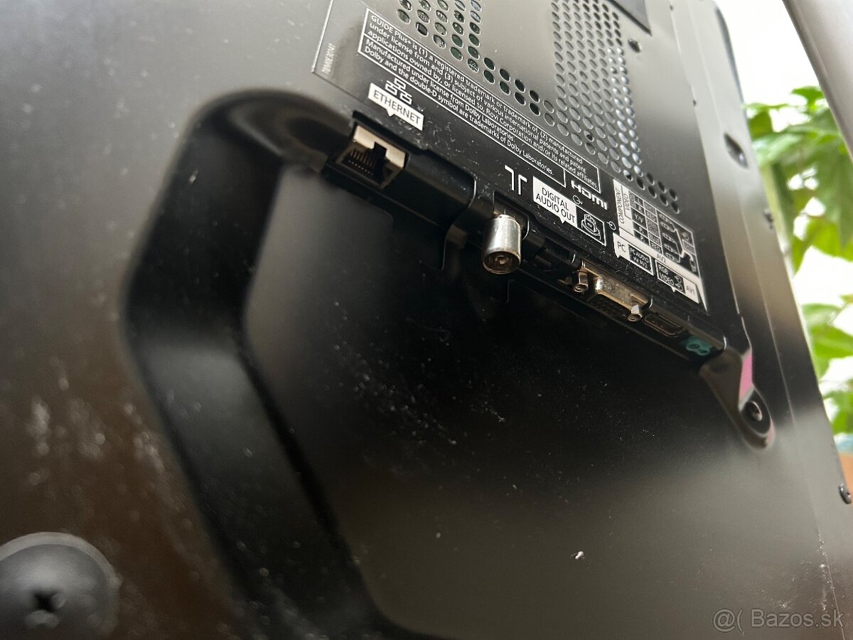 Panasonic TX-L42ET5E - 4