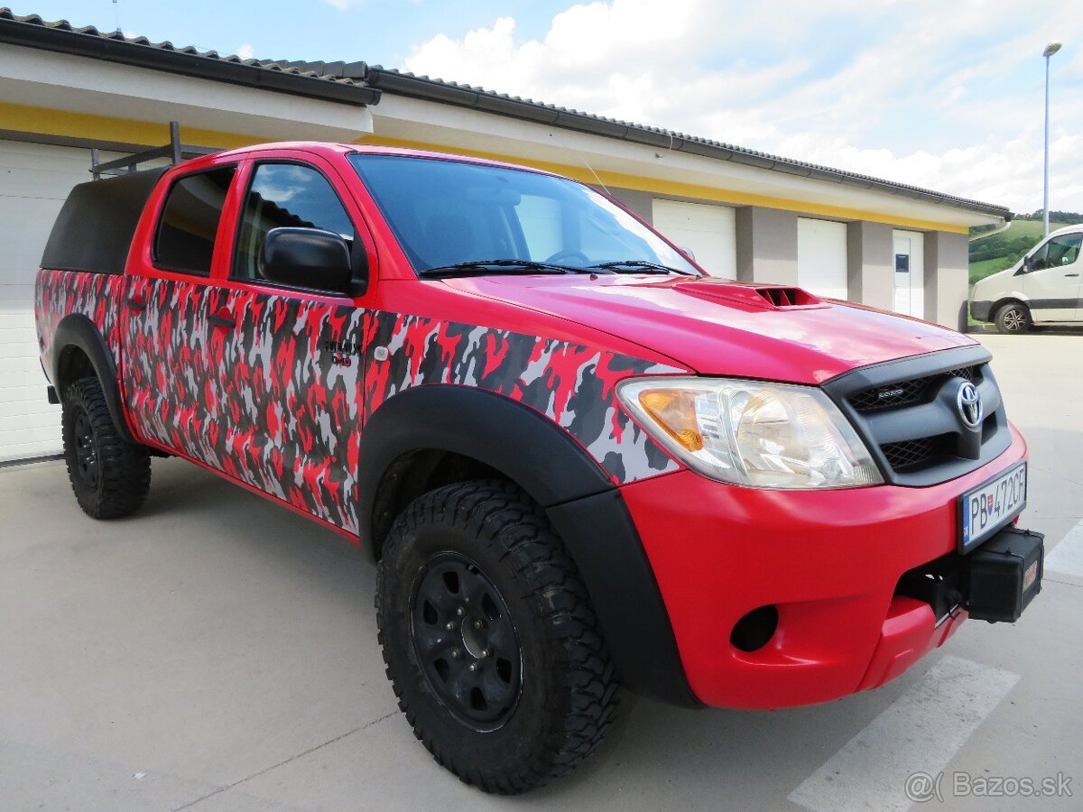 TOYOTA HILUX 2.5 D-4D // 230000KM // 4X4 // SR // 1.MAJITEĽ
