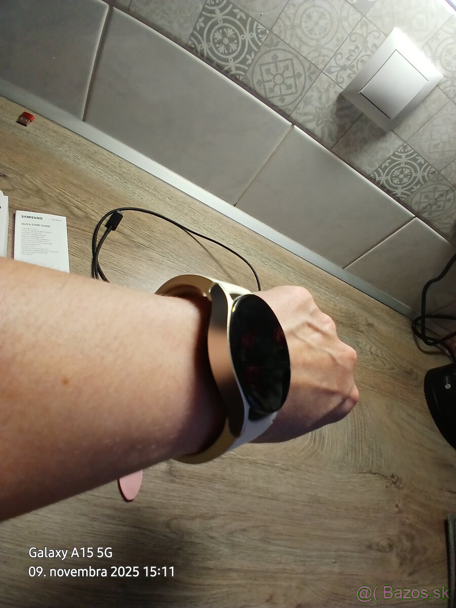 Predám Samsung Galaxy 6 40mm - 4