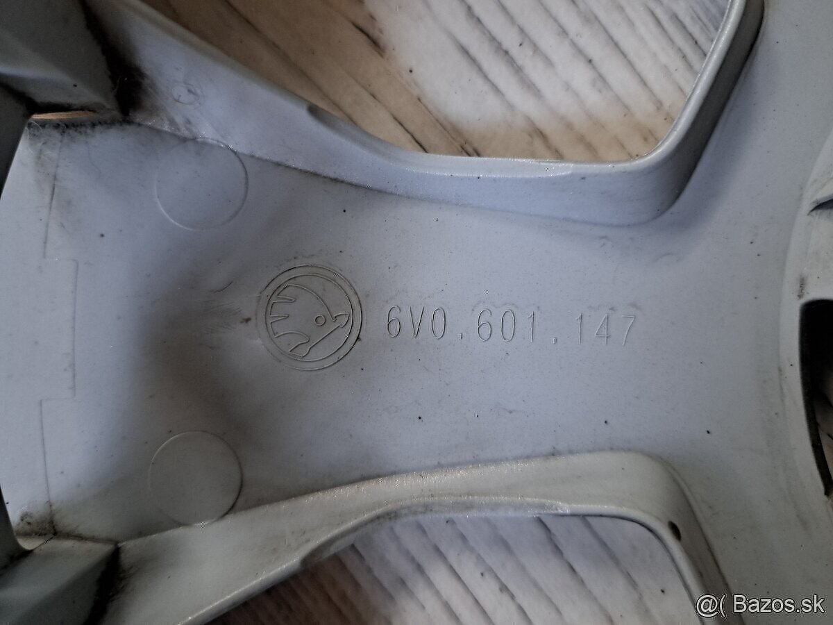 Kryt kolesa, puklica ŠKODA R14 - 1 kus - 4