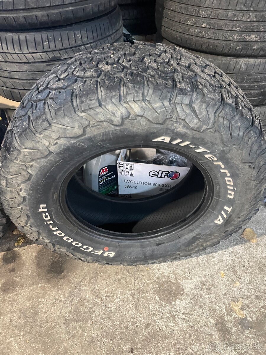 Bf goodrich all terrain ko2 lt285/70r17 - 4