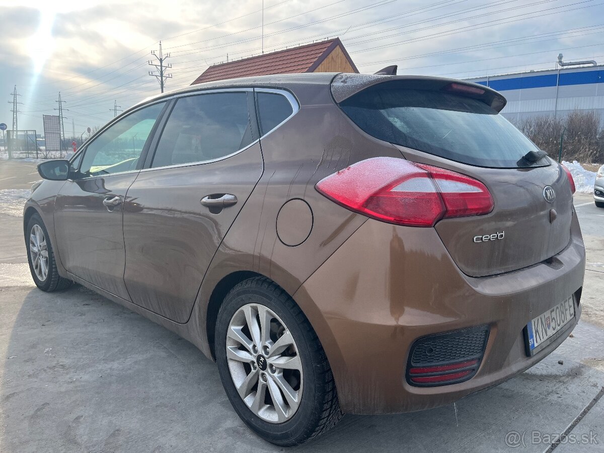 KIA Ceed Gold - 4