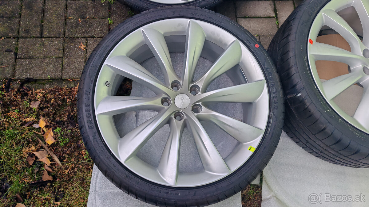 5x120 R22 --- TESLA MODEL X