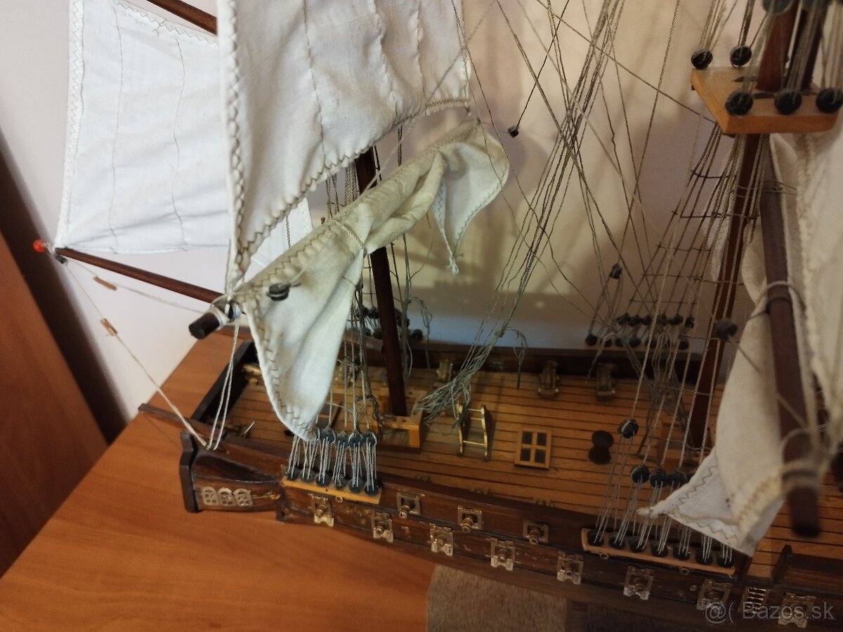 Model lode USS Constitution - 4