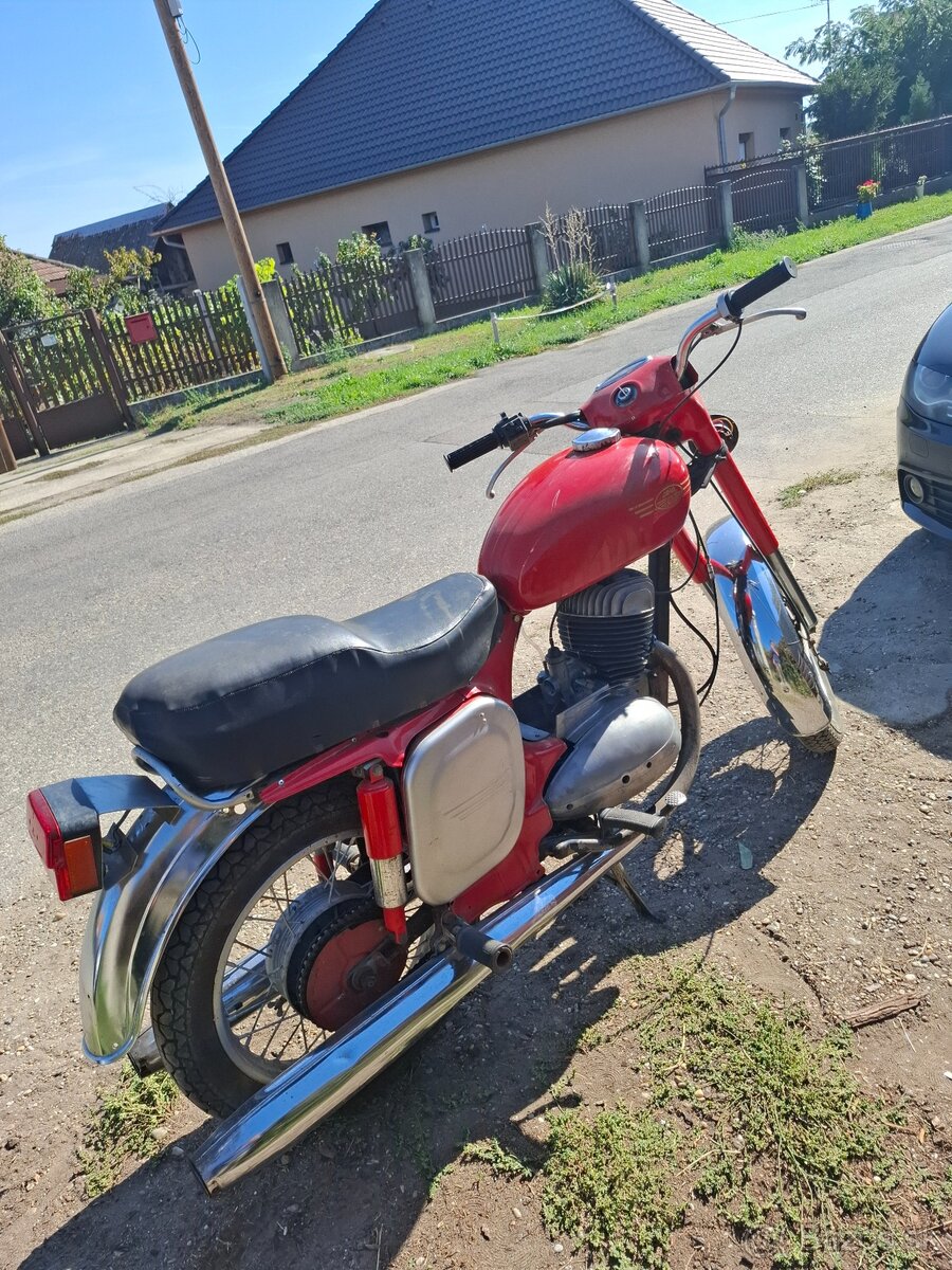 Jawa 250 - 4