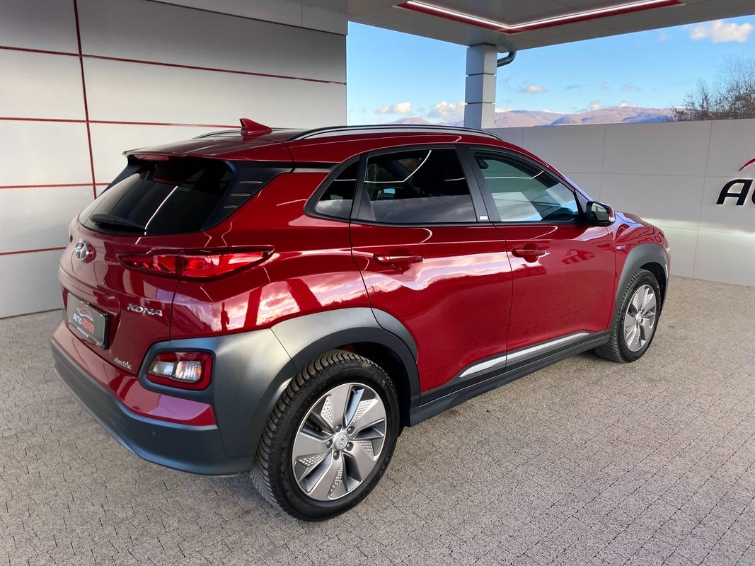 Hyundai Kona Electric 150kW Premium+ 64 kWh ZÁRUKA 11/2025