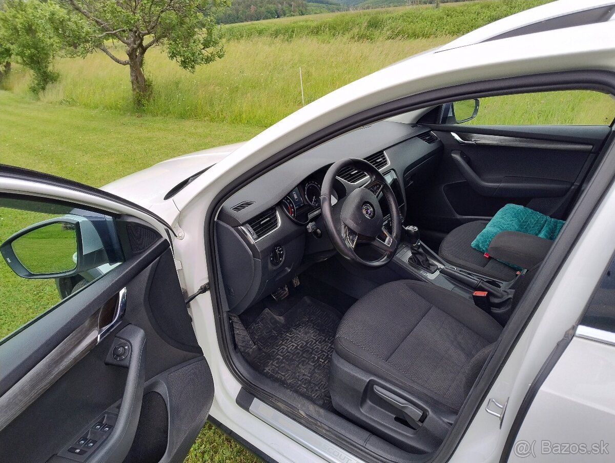 Predám Octavia scout - 4