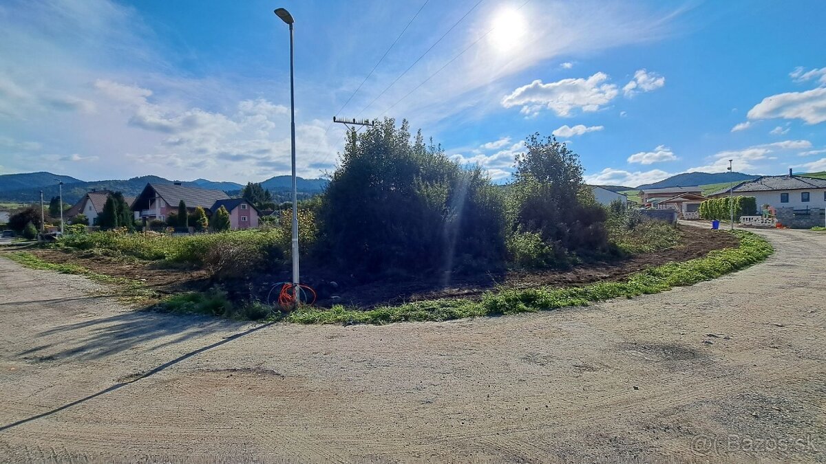 PREDAJ: pozemok na stavbu domu / bytovky - 1176m2 - 4