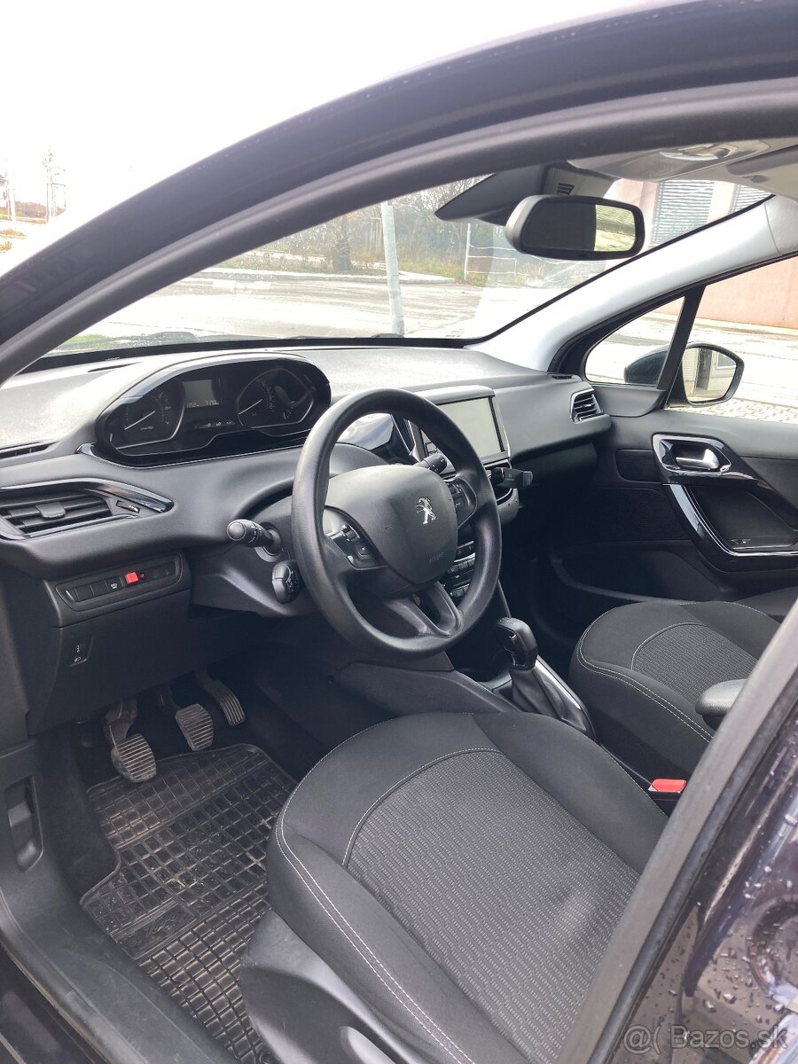 Peugeot 208 1,2 2018 91 352 km 6000€ - 4