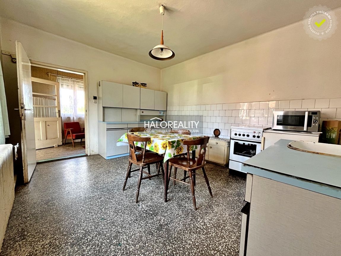 HALO reality - Predaj, rodinný dom Levice, vhodný aj ako inv - 4