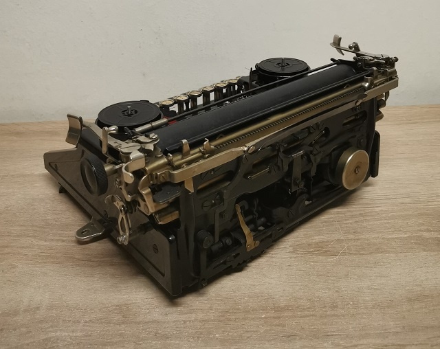 Starožitný písací stroj MERZ Universal z roku 1932 - 4