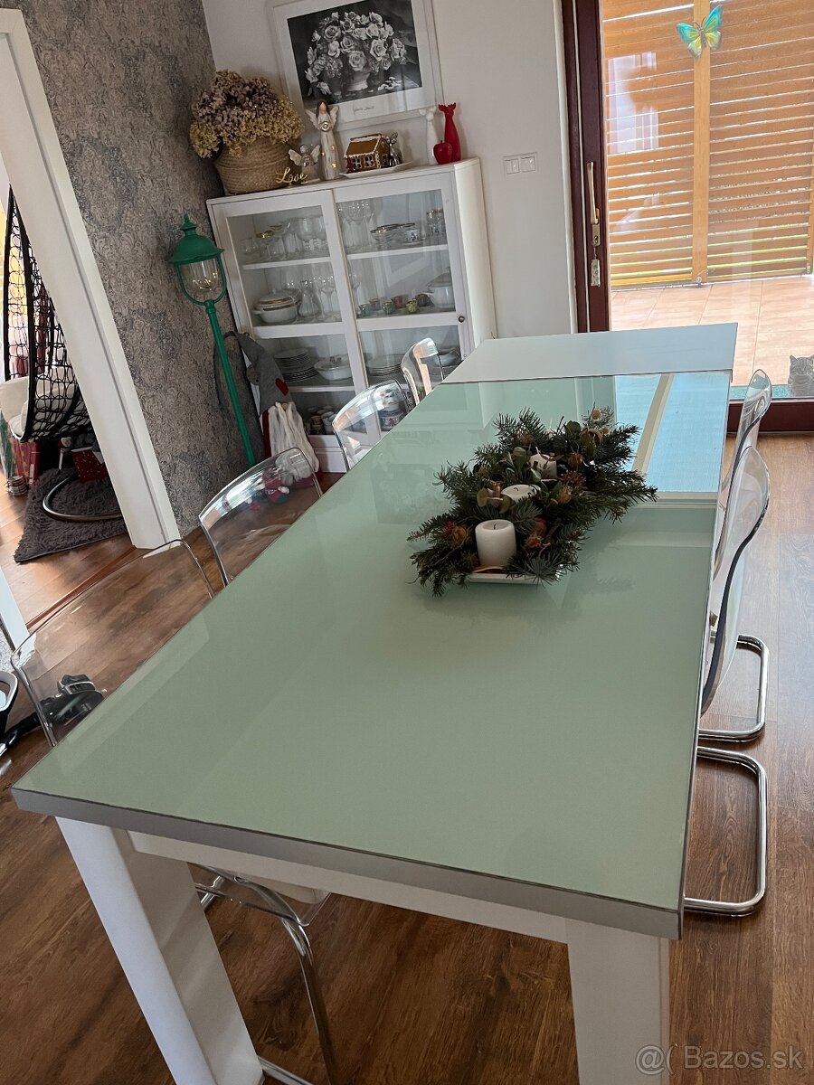 Jedálenský stol - 4