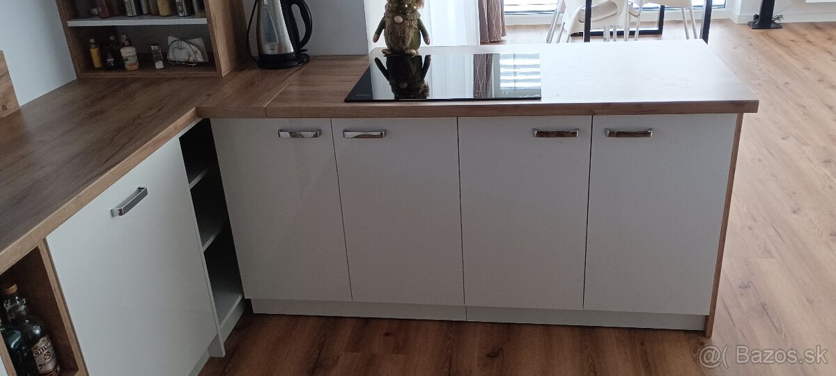 Kuchynská linka - 4
