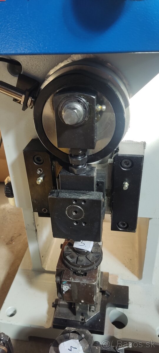 Stroj do nabijania konwektorowy styków elektronickixh - 4