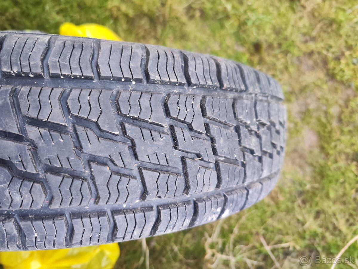 Predám pneu Lada Niva - 4