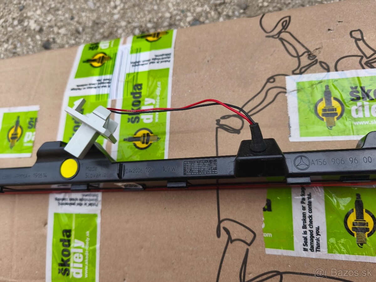 Tretie brzdové svetlo Mercedes GLC , E class , GLA ,Vito - 4