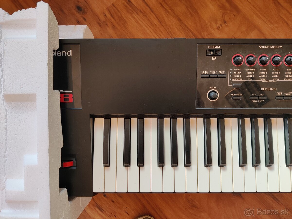 Roland FA 08 - 4